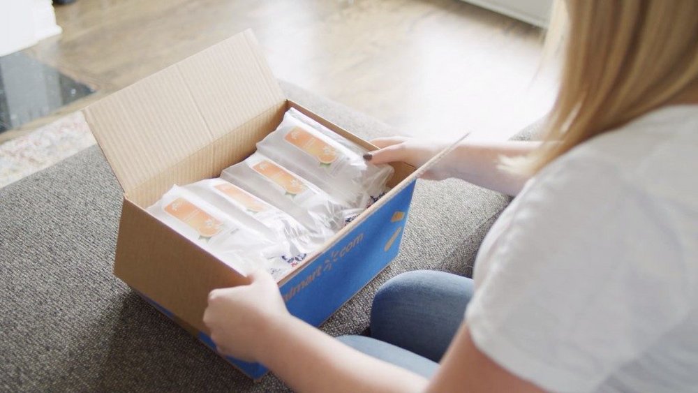 Body image for Glade hijacks packaging pillows for product trials in Walmart tie-up