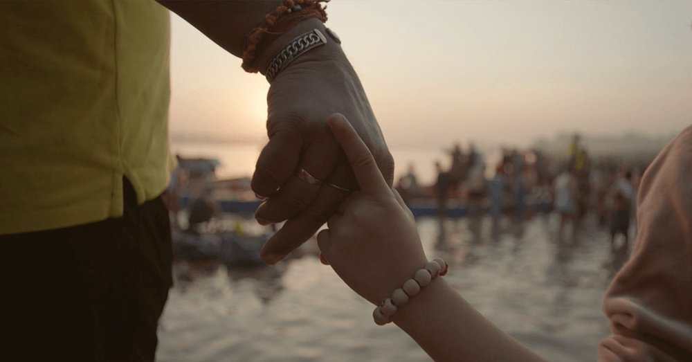 Body image for Vi weaves phone numbers into sacred bracelets for lost Kumbh Mela pilgrims