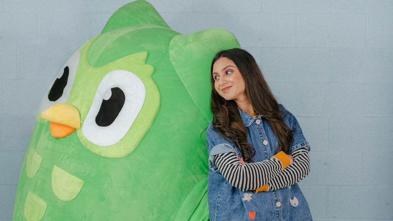 Header image for article How a 23-year-old graduate helped transform Duolingo’s social media marketing