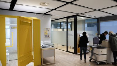 French post office installs changing rooms to serve online shoppers