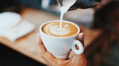 Strategist’s Digest: Does caffeine influence people’s spending?