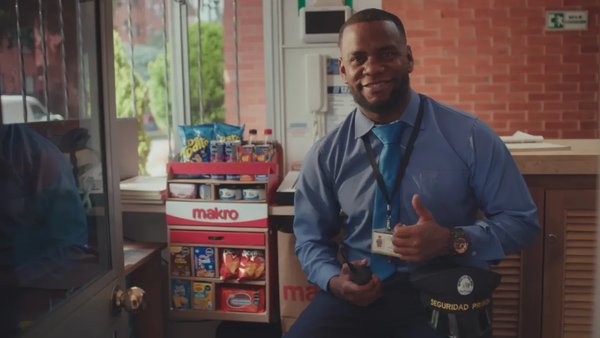 Makro turns office desks into mini stores