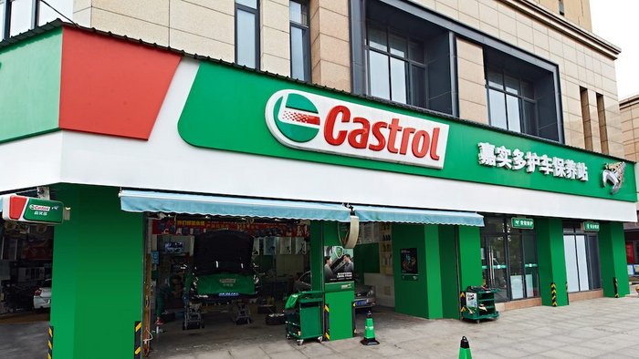 Castrol turns garages into brand ambassadors with app ads competition